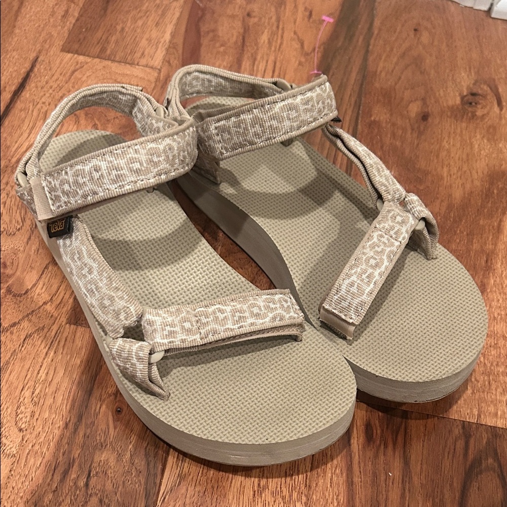 Teva Women’s Midform Universal Neutral Leopard Print Sandals (Dorinda Sesame)